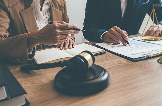 Lawyer reviewing franchise documents with client during franchise purchase consultation in Toronto.